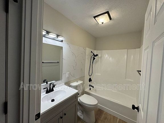 5th image of 611 S 7th St APT 24
