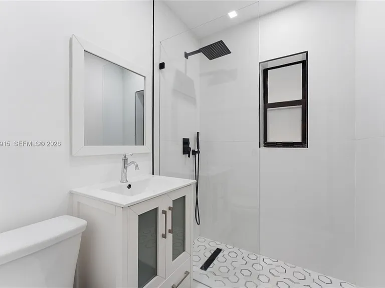 121 SW 71st Ave — Photo 11