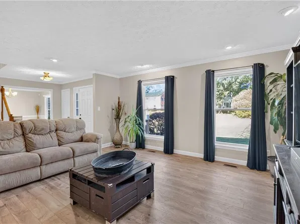 84 Waterview Dr, Newport News, VA 23608