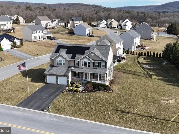 1237 Upland Dr, Fayetteville, PA 17222