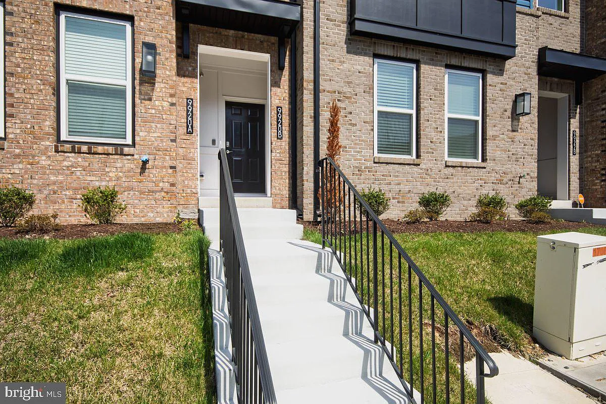 Building Photo - 9920 Sir Barton Way #B