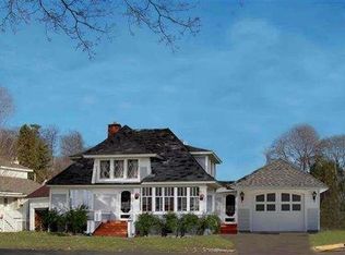 352 Traverse St, Harbor Springs, MI 49740