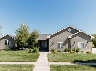 1428 Torrey Pines Ave, Mitchell, SD 57301