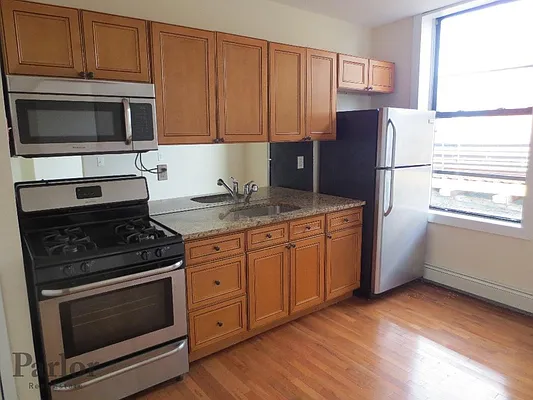 Rented by Parlor Real Estate Corp | media 8