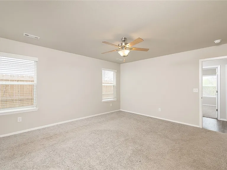 899 E Sparrow Cir — Photo 13