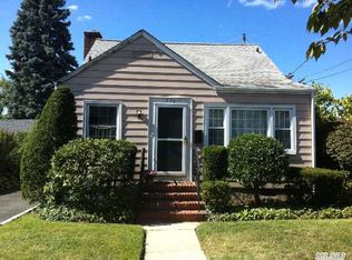 176 Campbell Ave, Williston Park, NY 11596