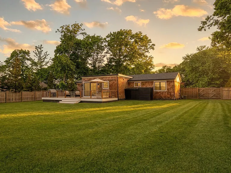 7 Cottage Ln — Photo 2