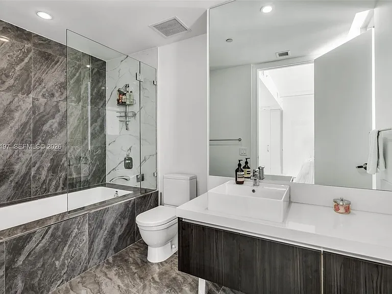 1100 Biscayne Blvd #2907 — Photo 16