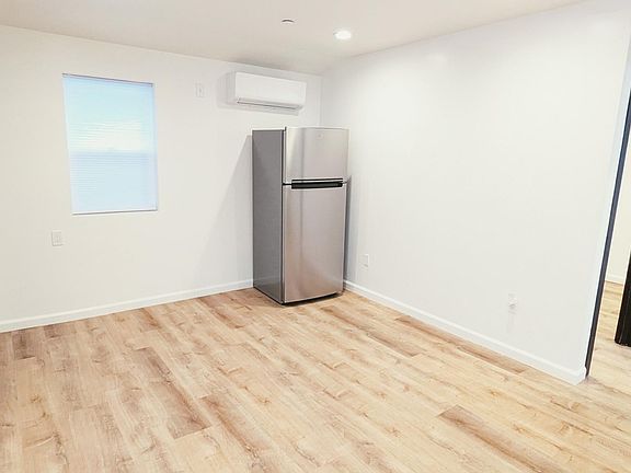 4th image of 1039 Dexter St