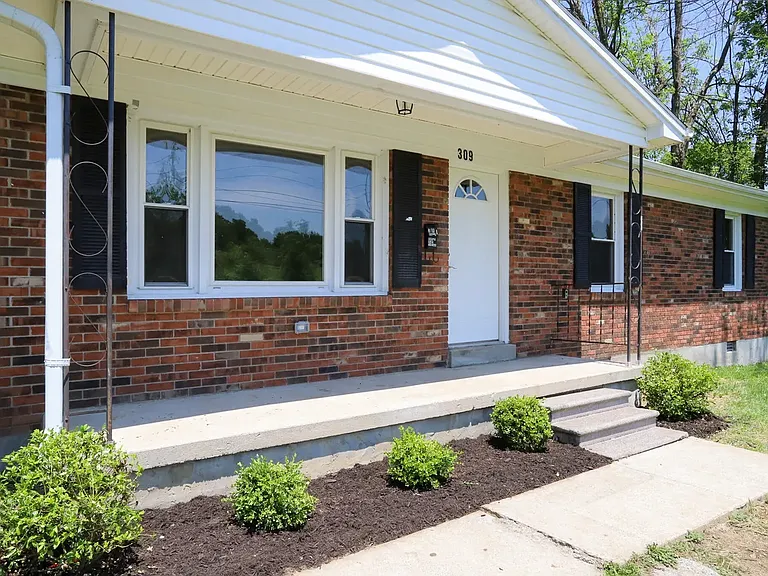 309 Martin Ct — Photo 2