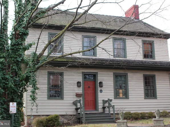 11 N Waterford Ave, Marietta, PA 17547