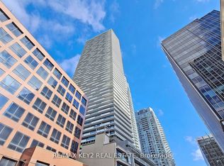 2221 Yonge St #4010, Toronto, ON M4S 0B8