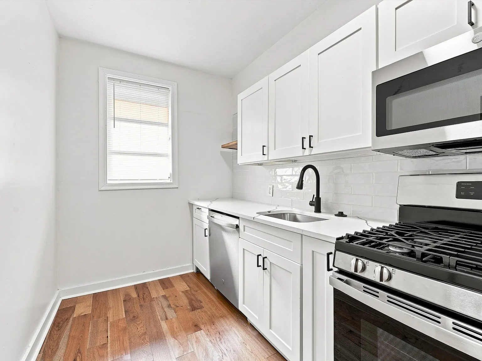 3 bed, 1188 sqft, $1,845 — Photo 1