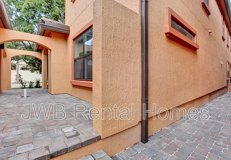 8859 Amalfi Ct — Photo 43