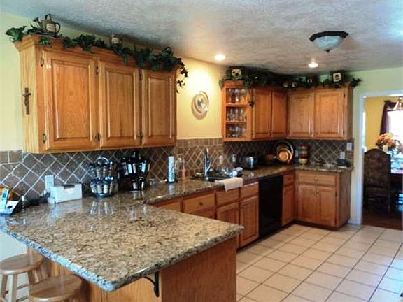 4th image of 1208 Garden Dr