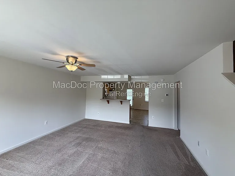 219 Merrill Ct — Photo 2