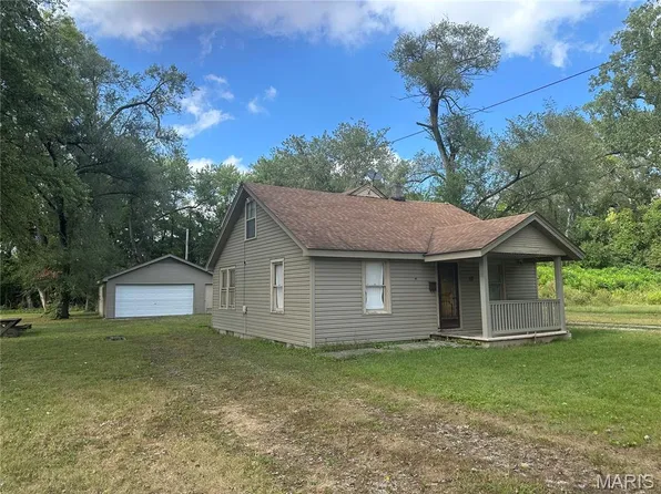 61 Jarvis Pl, East Saint Louis, IL 62207