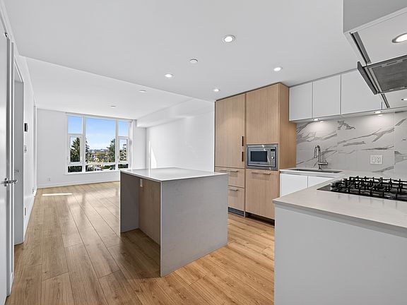 5th image of 1500 Fern St #311