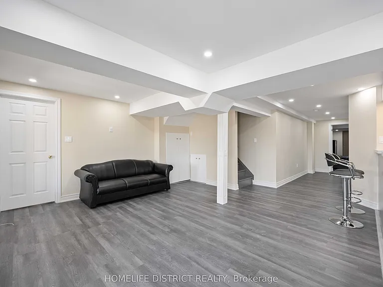 7 Mosely Cres — Photo 6