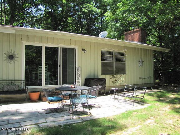 3rd image of 2815 Woodland Lake Dr