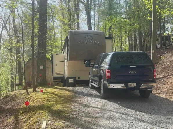 95 13th St, Ellijay, GA 30540
