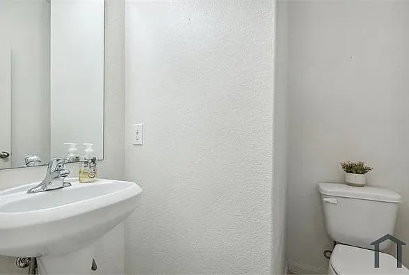 5 bed, 2605 sqft, $3,499 — Photo 4