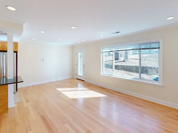 170 Sherman Rd #1, Chestnut Hill, MA 02467