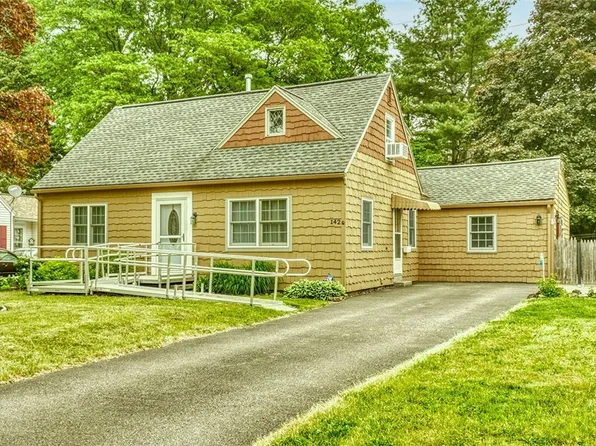 142 Mac Arthur Rd, Rochester, NY 14615