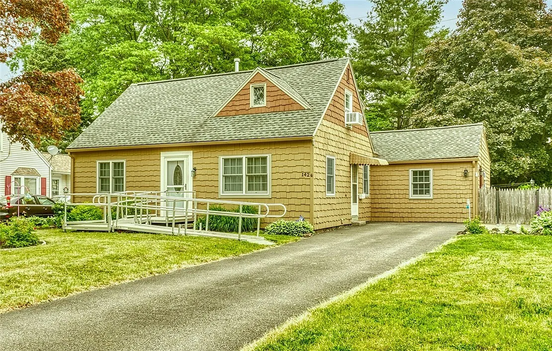 142 Mac Arthur Rd photo 1