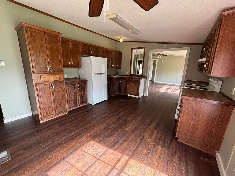 90 Morgan Ln — Photo 5