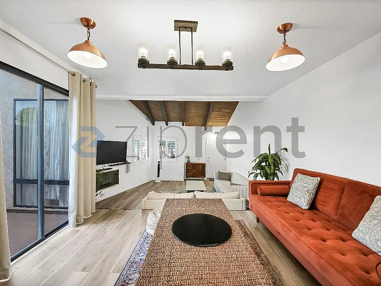 10444 Canoga Ave #40 — Photo 9