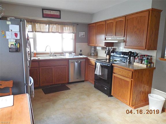 5th image of 330 E Lake Ave
