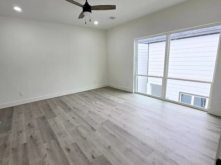 2706 Nagle St — Photo 29