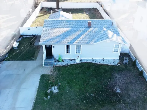 63 Clarendon Ave, Chicopee, MA 01013