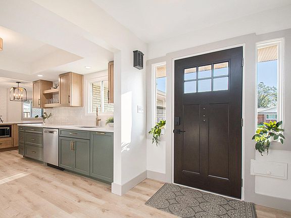 4th image of 1027 Rosemary Ln
