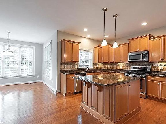 5th image of 6105 Stone Bluff Dr