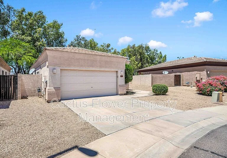 20276 N 64th Ave — Photo 2