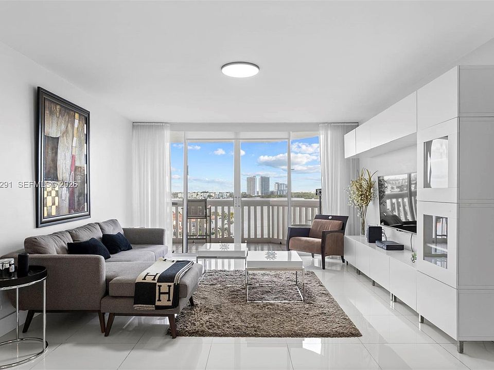 1st image of 1000 W Island Blvd APT 812