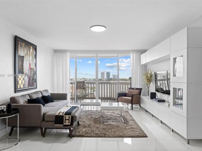 1000 W Island Blvd APT 812, Aventura, FL, 33160