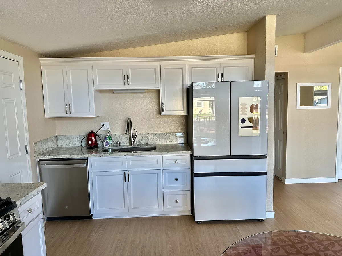 Kitchen - 833 Fremont Blvd