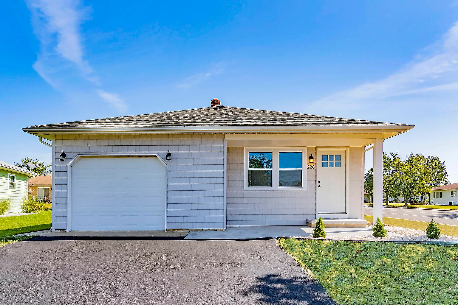 228 Charlotteville Dr N photo 1