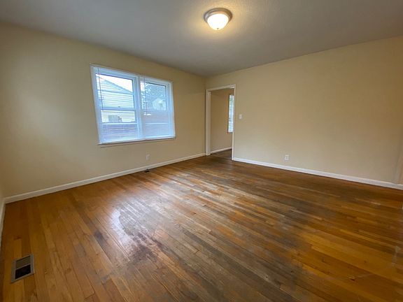 2nd image of 504 Brookdale Dr