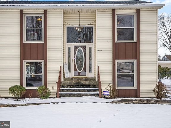 3rd image of 7225 Marr Dr