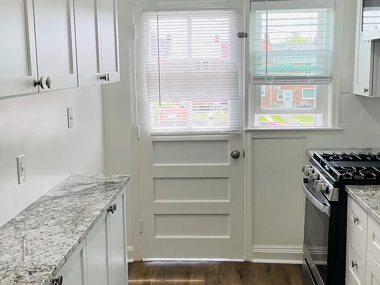 5015 Wilkens Ave — Photo 16