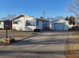 1610 S 18th St, Grand Forks, ND 58201
