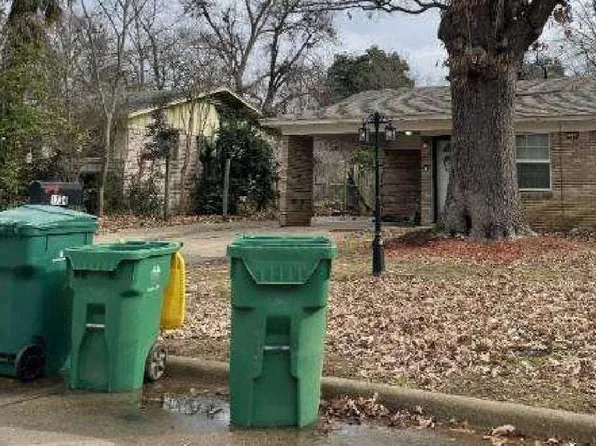 1743 Meadowbrook Ln, Texarkana, TX 75501