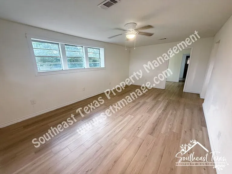 908 Stilwell Blvd — Photo 2