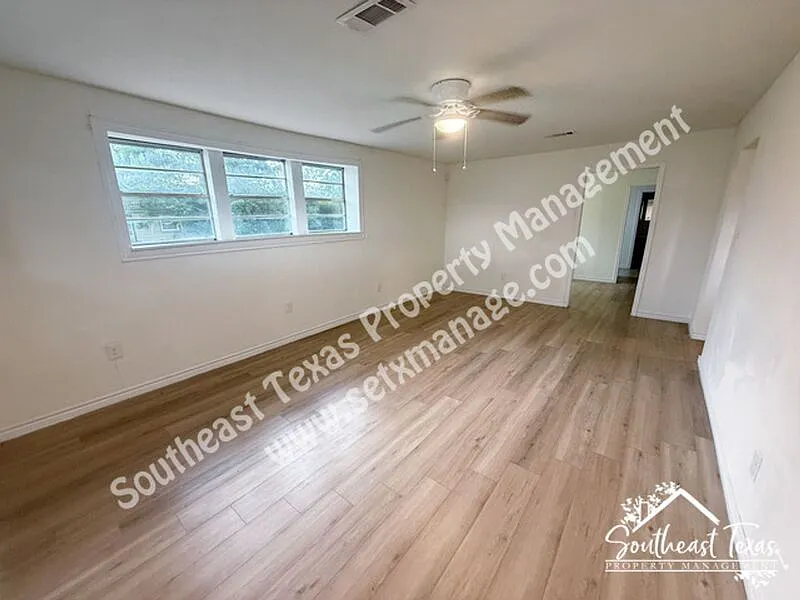 Building Photo - 908 Stilwell Blvd