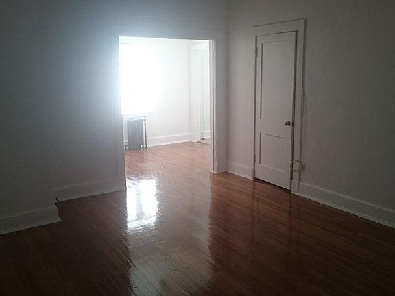3rd image of 252 Euclid Ave