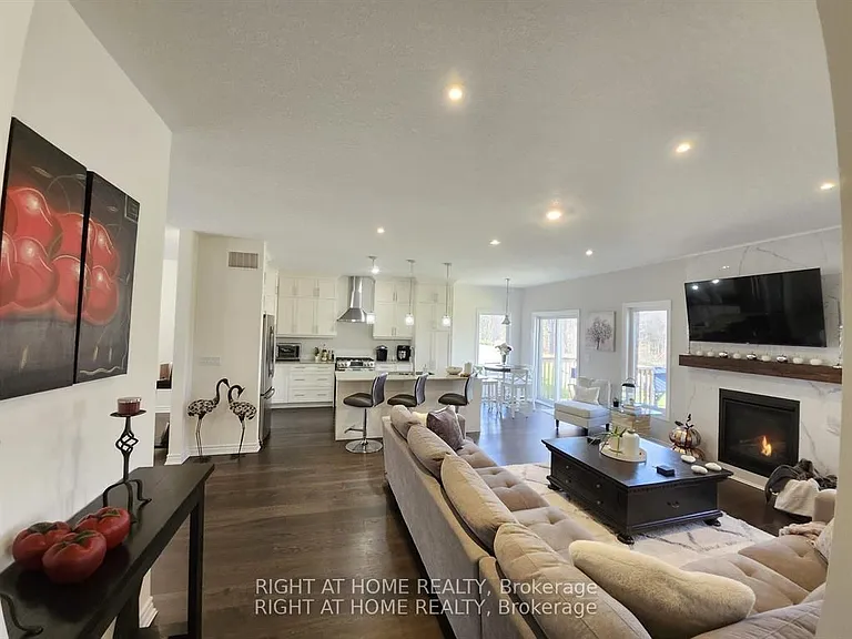 84 Diamond Valley Dr — Photo 23